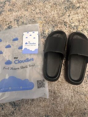 The Cloudies Men’s Black Slide Slippers - Cushioned Comfort NWOT